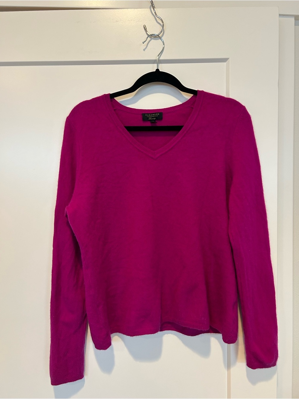 Cashmere V-Neck Sweater in Fuchsia